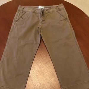 American Eagle brown size 10 capris